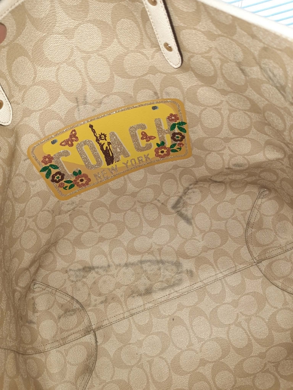COACH 2017-'18 "Road Trip NYC" Motif Reversible Tote 3 Pc Set - Picture 12 of 16